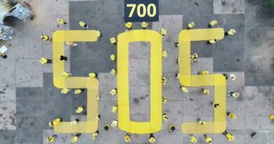 L'armée israélienne frappe une tour dans la ville de Gaza, au 700e jour de la guerre