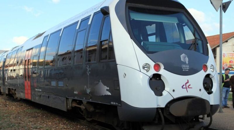 À Furiani, les barrières d'un passage à niveau restent levées à l'arrivée d'un train