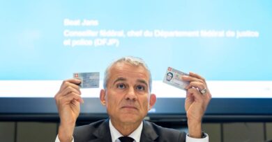 A trois semaines du vote, Beat Jans fait du permis d’élève conducteur un modèle réduit de l’e-ID - Le Temps