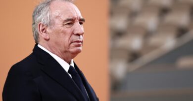A une semaine du vote de confiance, Bayrou entame des consultations politiques