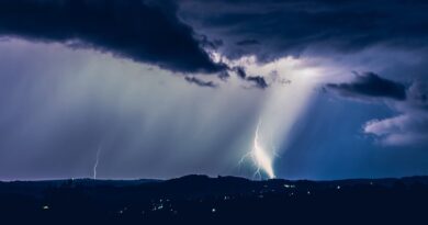 Alerte aux orages : "L’activité électrique devait reprendre au fil des heures", le point sur les intempéries qui arrivent en France
