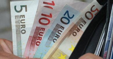 Argent trouvé sur la voie publique : que risquez-vous si vous l’empochez ?