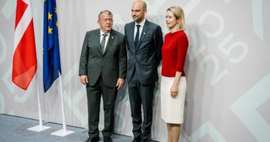 Au Groenland, Jean-Noël Barrot assure les autorités de la « solidarité » de la France face à la convoitise américaine