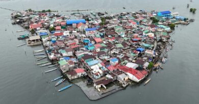 Aux Philippines, le calvaire quotidien des habitants d'une île aux prises à la montée des eaux