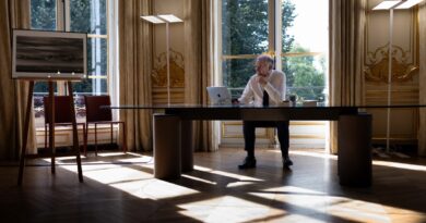 Avec la chute attendue du gouvernement, la France dans l'incertitude