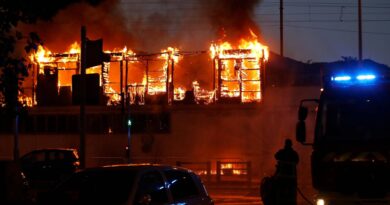 Bâtiment détruit, circulation perturbée, flammes visibles à des kilomètres... Ce que l’on sait de l'incendie impressionnant ce dimanche soir à Nice-Est