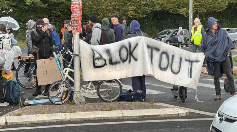 "Bloquons tout". Au moins 2 000 manifestants à Orléans, barrage filtrant à Blois : le point sur cette première journée de mobilisation