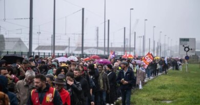 « Bloquons tout » : à Brest, 2 500 personnes étaient dans la rue contre la politique du