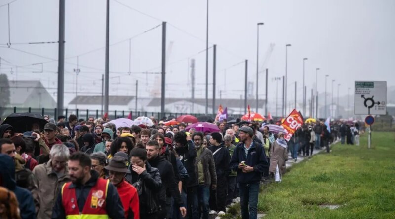 « Bloquons tout » : à Brest, 2 500 personnes étaient dans la rue contre la politique du