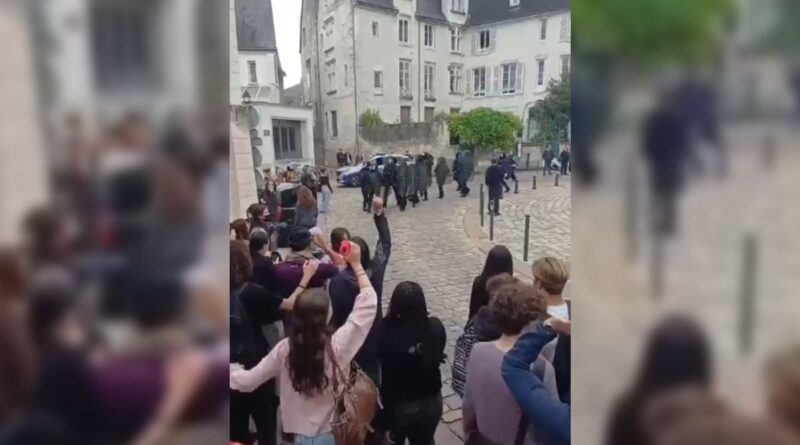 "Bloquons tout" : à Tours, des lycéens de Paul-Louis Courier délogés à coups de matraque par les forces de l'ordre - ici