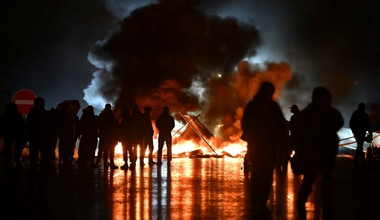 "Bloquons tout": des premières actions mais des forces de l'ordre très présentes