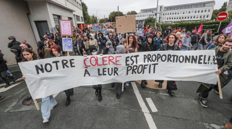 « Bloquons tout » le 10 septembre : la mobilisation en Charente-Maritime en images