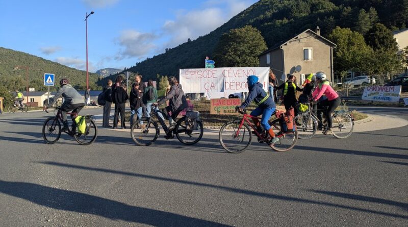 "Bloquons tout" : une centaine de personnes rassemblées à Florac et des automobilistes solidaires