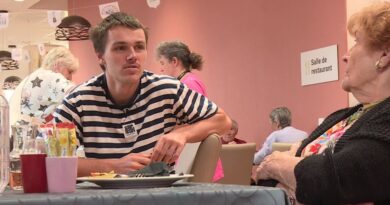 "Ça va faire entrer un peu de jeunesse dans la maison" : les étudiants invités à la colocation avec des personnes âgées