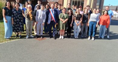 Caudebec : à quelques mois des élections, près de 150 jeunes reçoivent leur première carte électorale