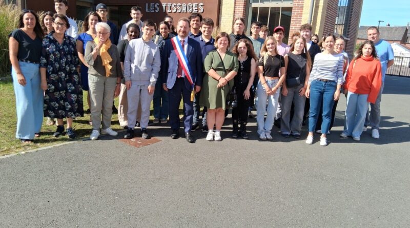 Caudebec : à quelques mois des élections, près de 150 jeunes reçoivent leur première carte électorale