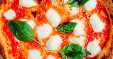 « C’est ma passion à la maison » : Christophe Michalak partage sa version de la pizza tomates-mozza et c’est très alléchant