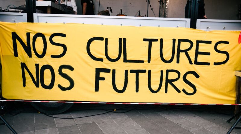 "C'est un plan social qui ne dit pas son nom" : quand les festivals culturels vacillent sous la pression budgétaire