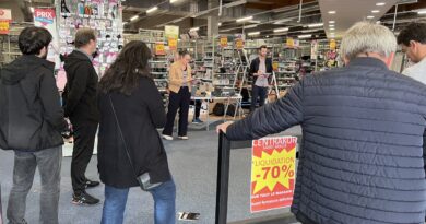 « C’est un virus, on est tous contaminés » : à Saint-Maur, la vente aux enchères de Centrakor a attiré des habitués