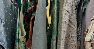 "C’est une galère en dehors d’internet" : un vide-dressing de vêtements de seconde main dédié aux grandes tailles à Lyon