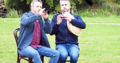Championnat de Bretagne des sonneurs à Gourin : les frères Mahévas et Tymen-Kerveillant étoffent leur palmarès