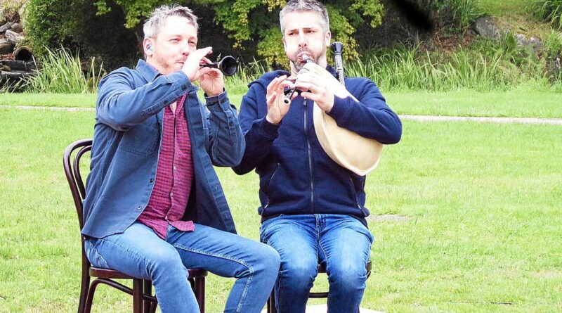 Championnat de Bretagne des sonneurs à Gourin : les frères Mahévas et Tymen-Kerveillant étoffent leur palmarès