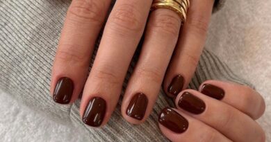 « Chesnut nails » : quelle est cette manucure minimaliste aux couleurs châtains qui dope l’allure ? - Elle
