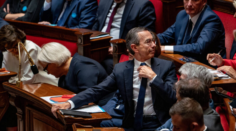 Chute de Bayrou : la droite prise au piège de son rapprochement avec les macronistes - Public Sénat