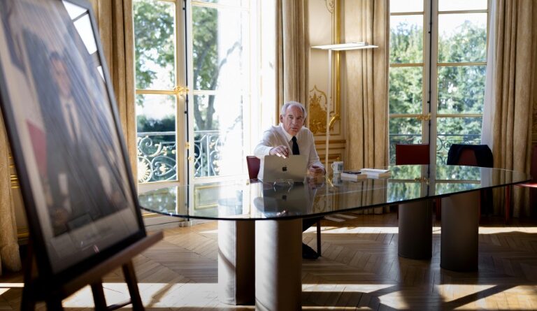 Confiance: Bayrou fustige l'attitude des oppositions, Wauquiez donne la liberté de vote à ses députés