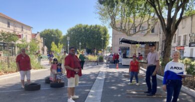 Course de garçons de café, concours du meilleur cracheur de noyau d’olive, taureaux… La fête votive de Bagnols-sur-Cèze se poursuit