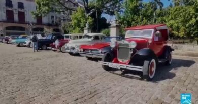Cuba : défilé emblématique des voitures vintages à la Havane
