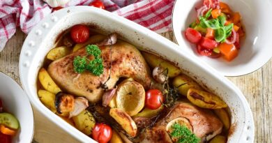Cuisses de poulet rôties au four avec pommes de terre croustillant