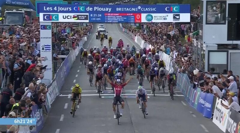 Cyclisme : De Lie s'impose au sprint à Plouay, Madouas fait le show