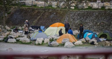 “Des conditions extrêmement précaires, difficiles, de souffrance", des députés venus constater l'évolution de crise migratoire sur le littoral