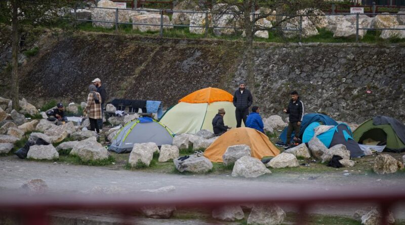 “Des conditions extrêmement précaires, difficiles, de souffrance", des députés venus constater l'évolution de crise migratoire sur le littoral