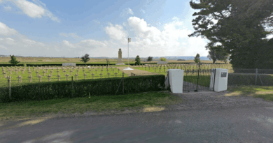 Des croix vandalisées à la nécropole nationale de Riche, en Moselle, qui abrite les dépouilles de soldats français de la Première Guerre mondiale