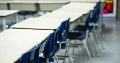 Des parents se mobilisent contre les restrictions budgétaires
