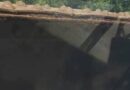 Des piétons traversent la voie ferrée des Chemins de fer de Provence pendant qu'un train passe: la vidéo impressionnante