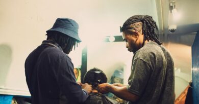 «Des riverains plus bourgeois souhaitent nous voir partir» : à Paris, les coiffeurs afros du Xe sur le fil du rasoir
