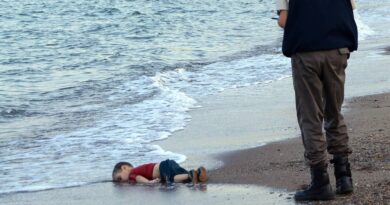 Dix ans après la mort du petit Alan Kurdi, les enfants n’ont jamais été aussi massivement victimes de la guerre - Le Temps