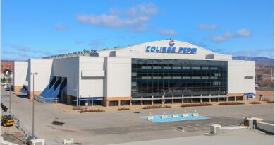 Le Colisée vu de l'extérieur, au tournant des années 2000.