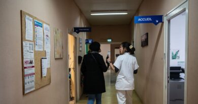Doublement des franchises, maladies chroniques, aide médicale d’Etat… «L’accès au soin est passé au second plan au profit d’une logique financière»
