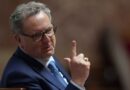 Emmanuel Macron décore son "ami" Richard Ferrand de la Légion d’honneur