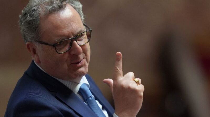 Emmanuel Macron décore son "ami" Richard Ferrand de la Légion d’honneur