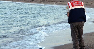 En 2015, la photo du petit Aylan a ému la planète. Dix ans plus tard, combien d’enfants sont morts en Ukraine, à Gaza et ailleurs ?