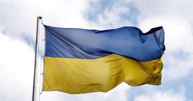 En Ukraine, le siège du gouvernement incendié après des bombardements russes