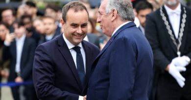 En direct Politique. "Bloquons tout ": passation de pouvoir en cours sur fond de colère sociale, 250 interpellations