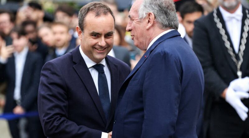 En direct Politique. "Bloquons tout ": passation de pouvoir en cours sur fond de colère sociale, 250 interpellations