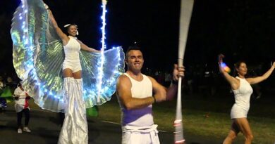 [En images] A Sainte-Marie, la foule accueille le grand retour du carnaval