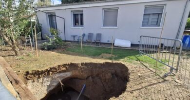 " Encore un peu plus gros et la maison s'effondre", un trou béant de quatre mètres se forme dans un jardin